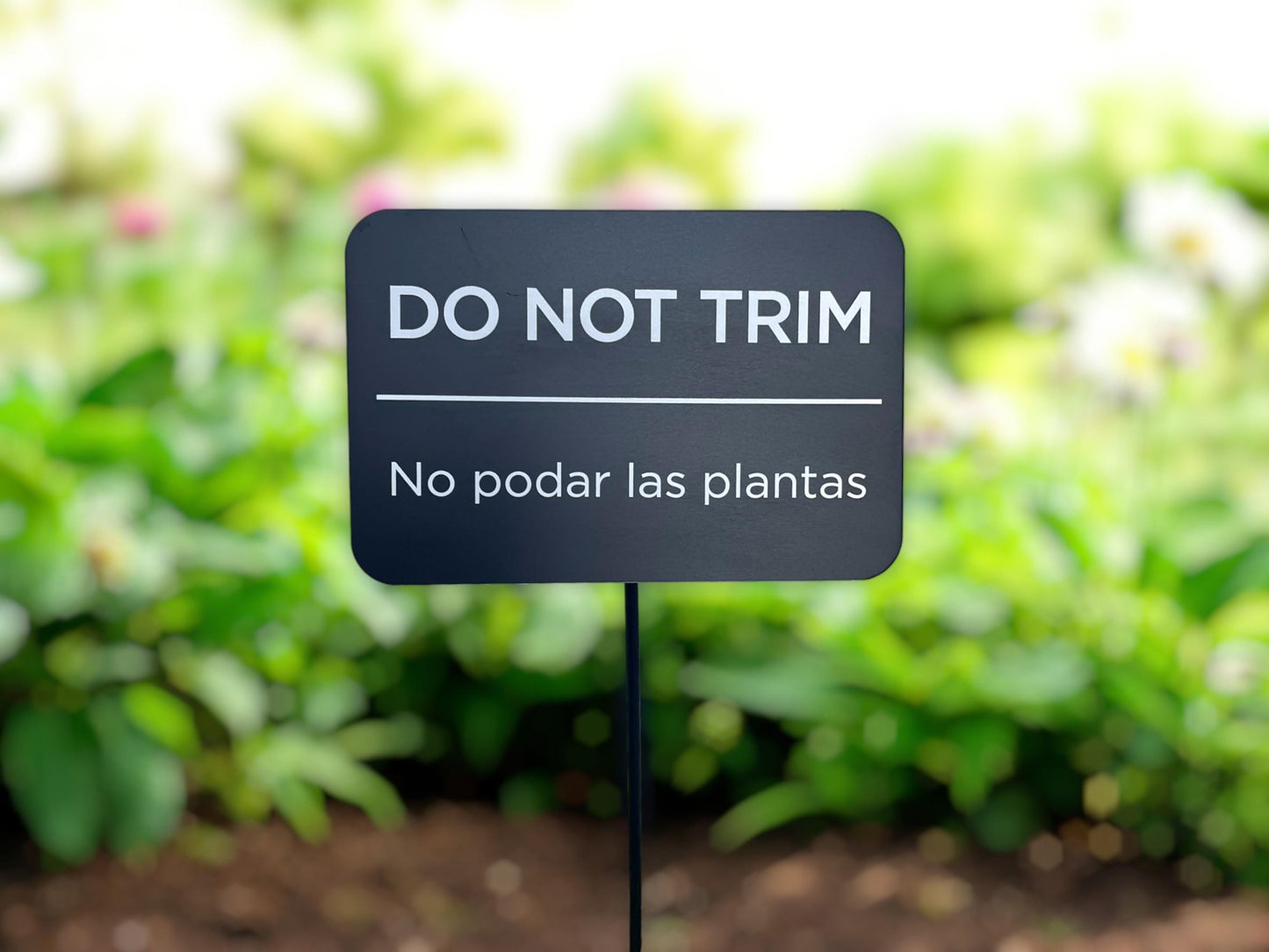 “DO NOT TRIM” Bilingual Landscape Sign - Staked Outdoor Sign in Aluminum & Steel HOA-Friendly